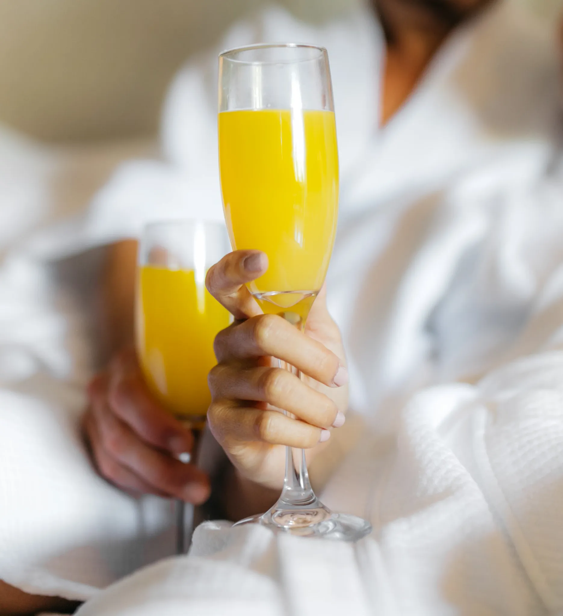 Revive Spa Bar at Dreams Huatulco Resort & Spa featuring fresh wellness beverages and mimosas enjoyed in a relaxing spa setting.