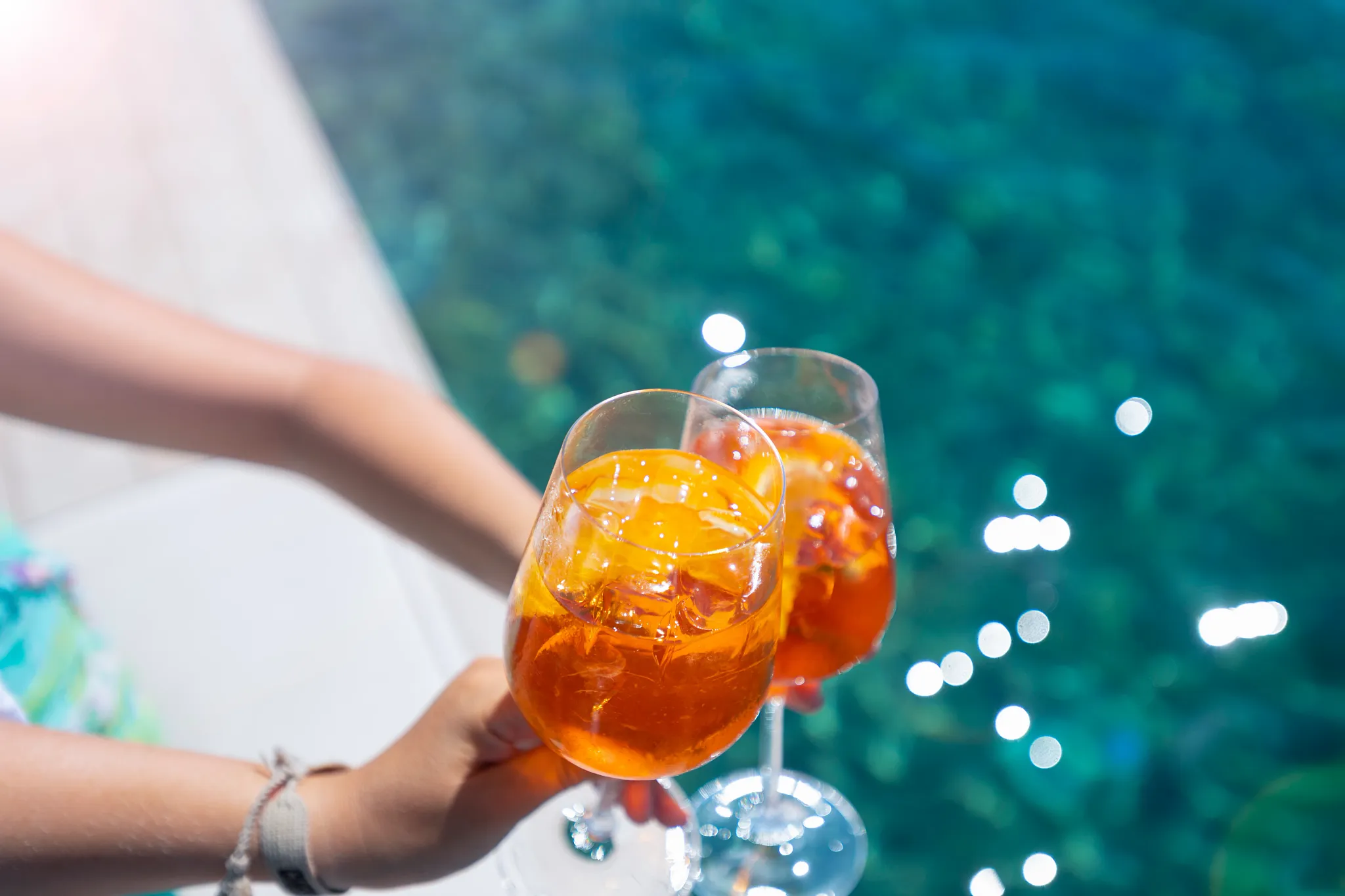 Sugar Reef Poolside Bar at Dreams Huatulco Resort & Spa featuring refreshing tropical cocktails enjoyed beside the resort pool.